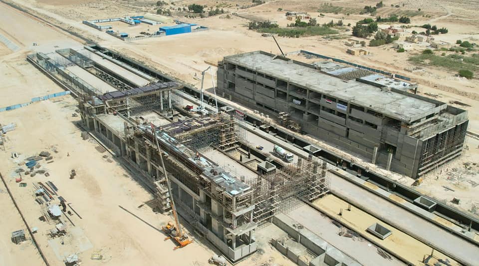 وزير الصناعة يتفقد مواقع العمل بمشروع الخط الأول للقطار الكهربائي السريع