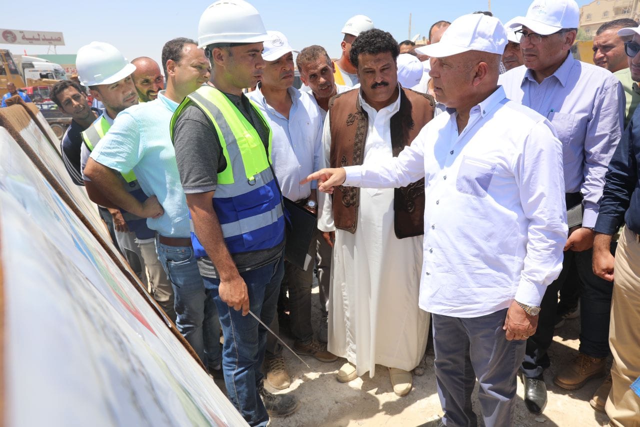 وزير الصناعة يتفقد مواقع العمل بمشروع الخط الأول للقطار الكهربائي السريع