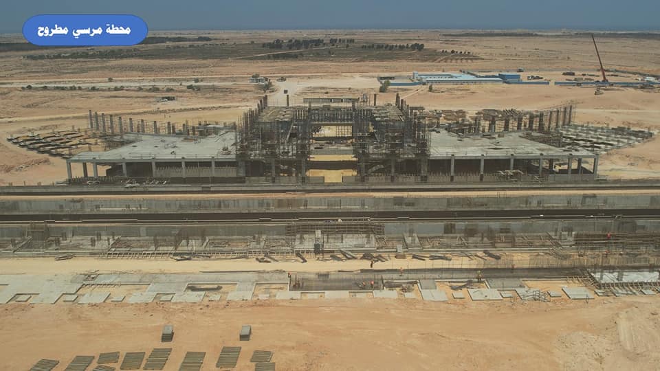 وزير الصناعة يتفقد مواقع العمل بمشروع الخط الأول للقطار الكهربائي السريع