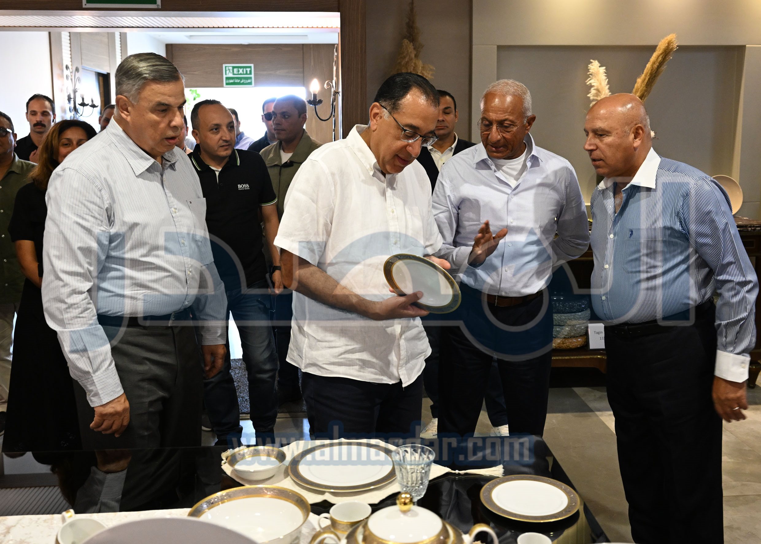 مدبولي يزور مصانع الشركة المصرية الألمانية لصناعة البورسلين