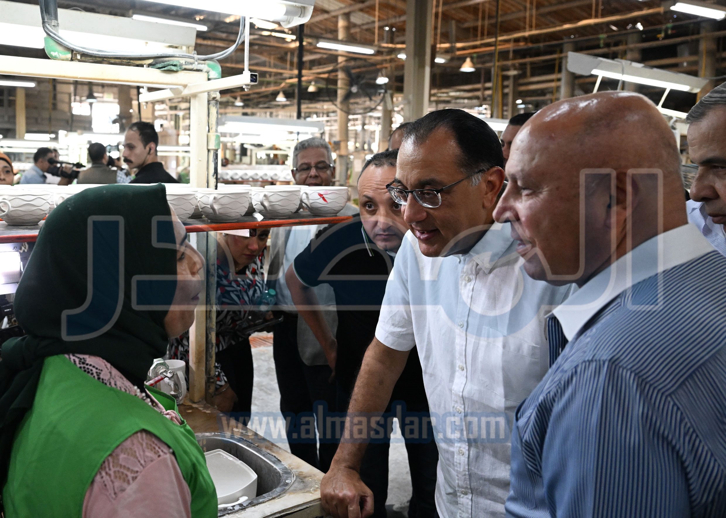 مدبولي يزور مصانع الشركة المصرية الألمانية لصناعة البورسلين
