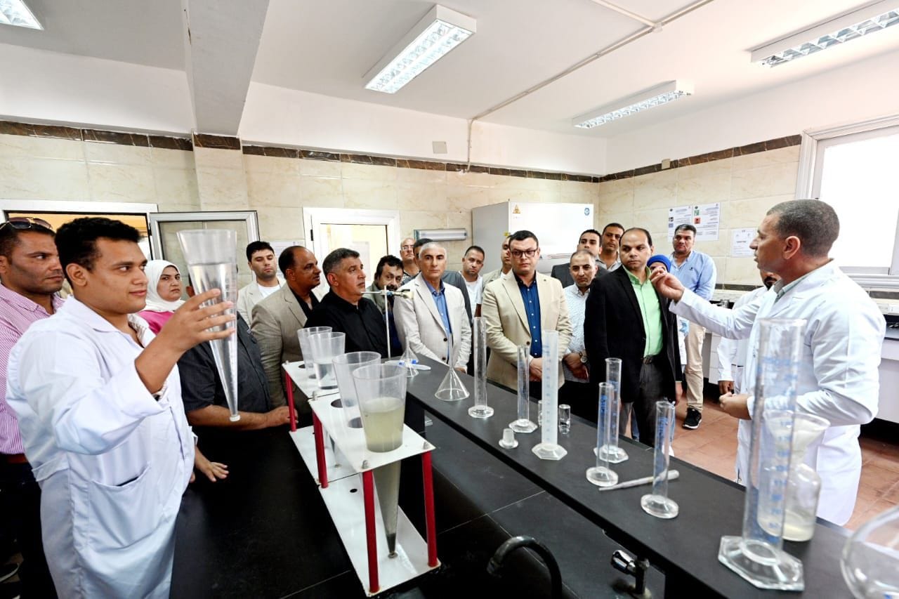 وزير الإسكان يتفقد وحدات سكن لكل المصريين بمدينة السادات