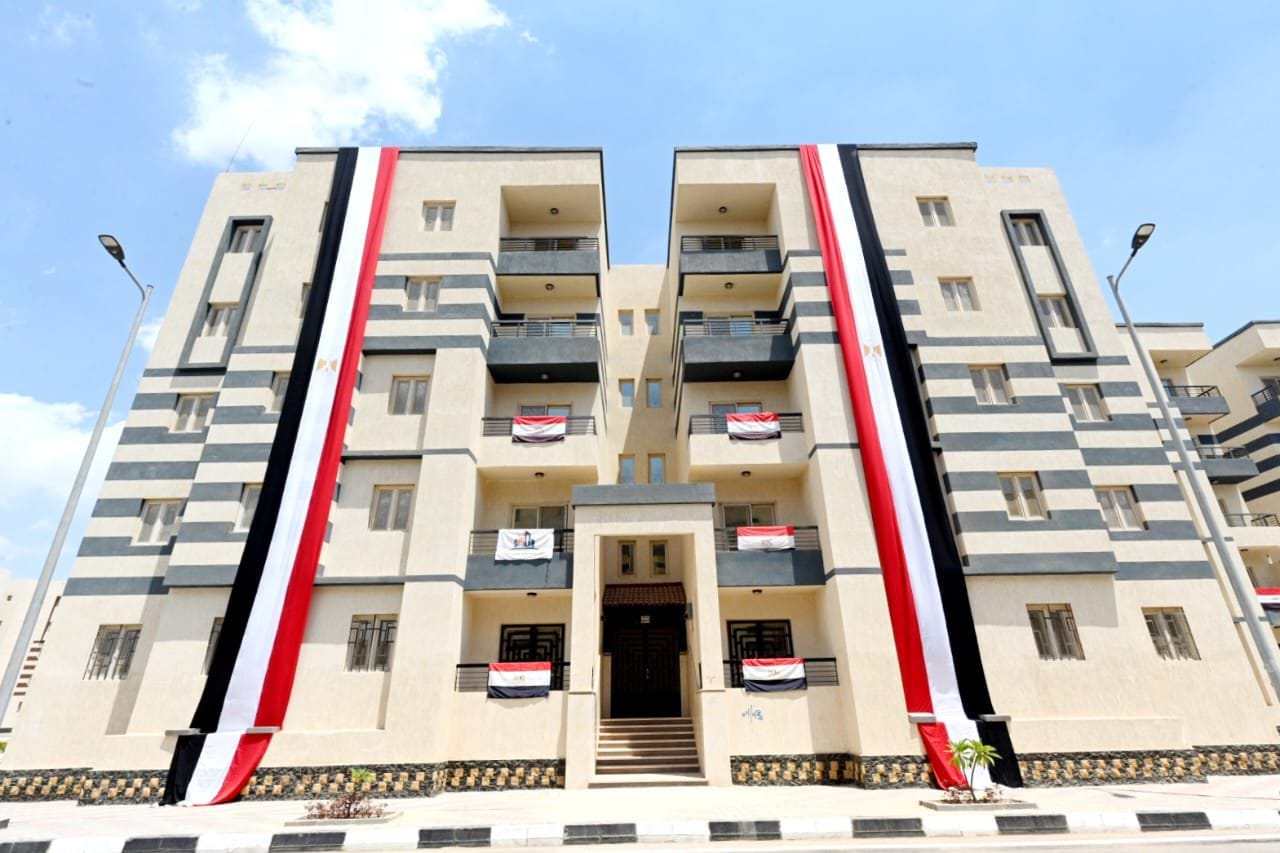وزير الإسكان يتفقد وحدات سكن لكل المصريين بمدينة السادات