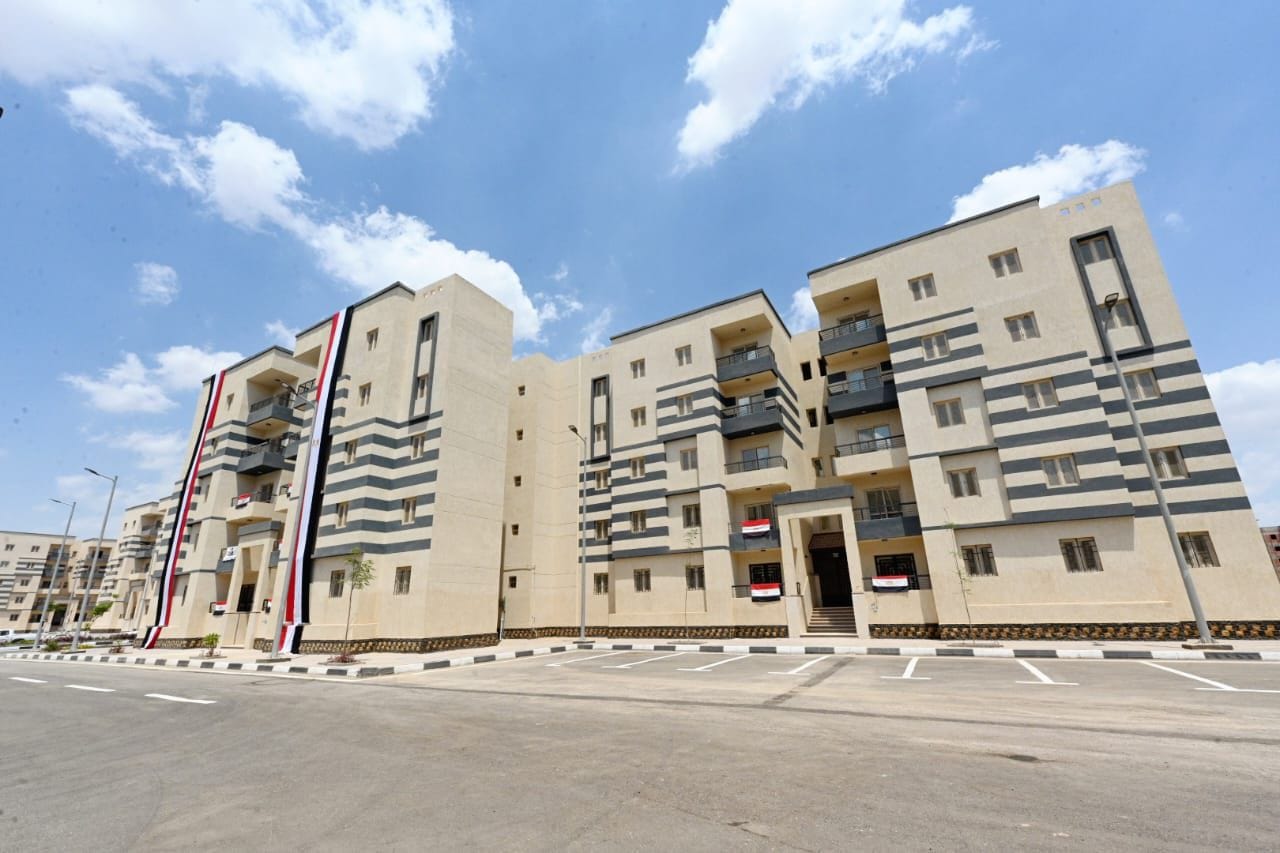 وزير الإسكان يتفقد وحدات سكن لكل المصريين بمدينة السادات