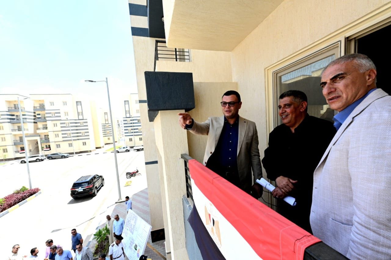 وزير الإسكان يتفقد وحدات سكن لكل المصريين بمدينة السادات
