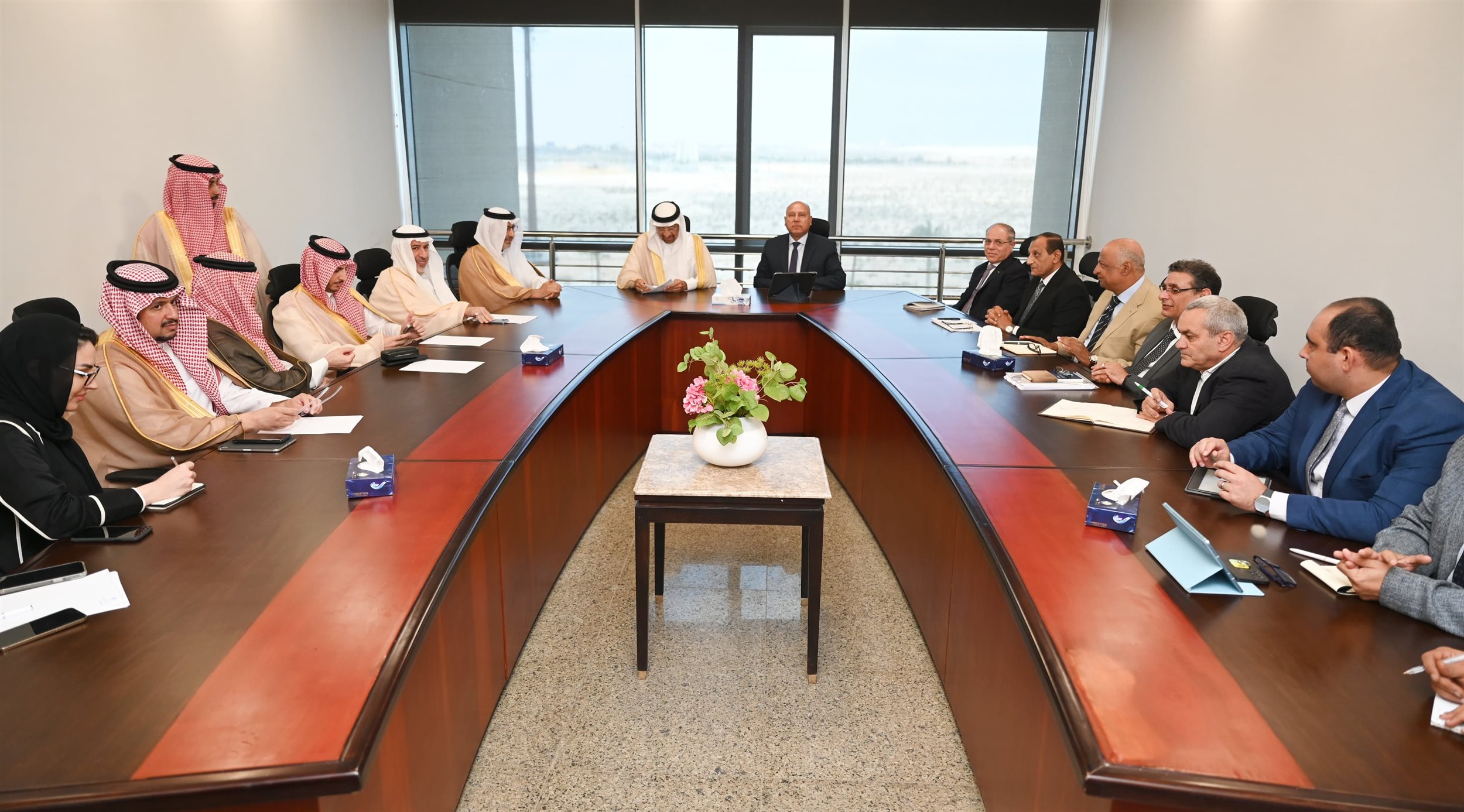 وزير الصناعة والنقل مع وزير الاستثمار السعودي