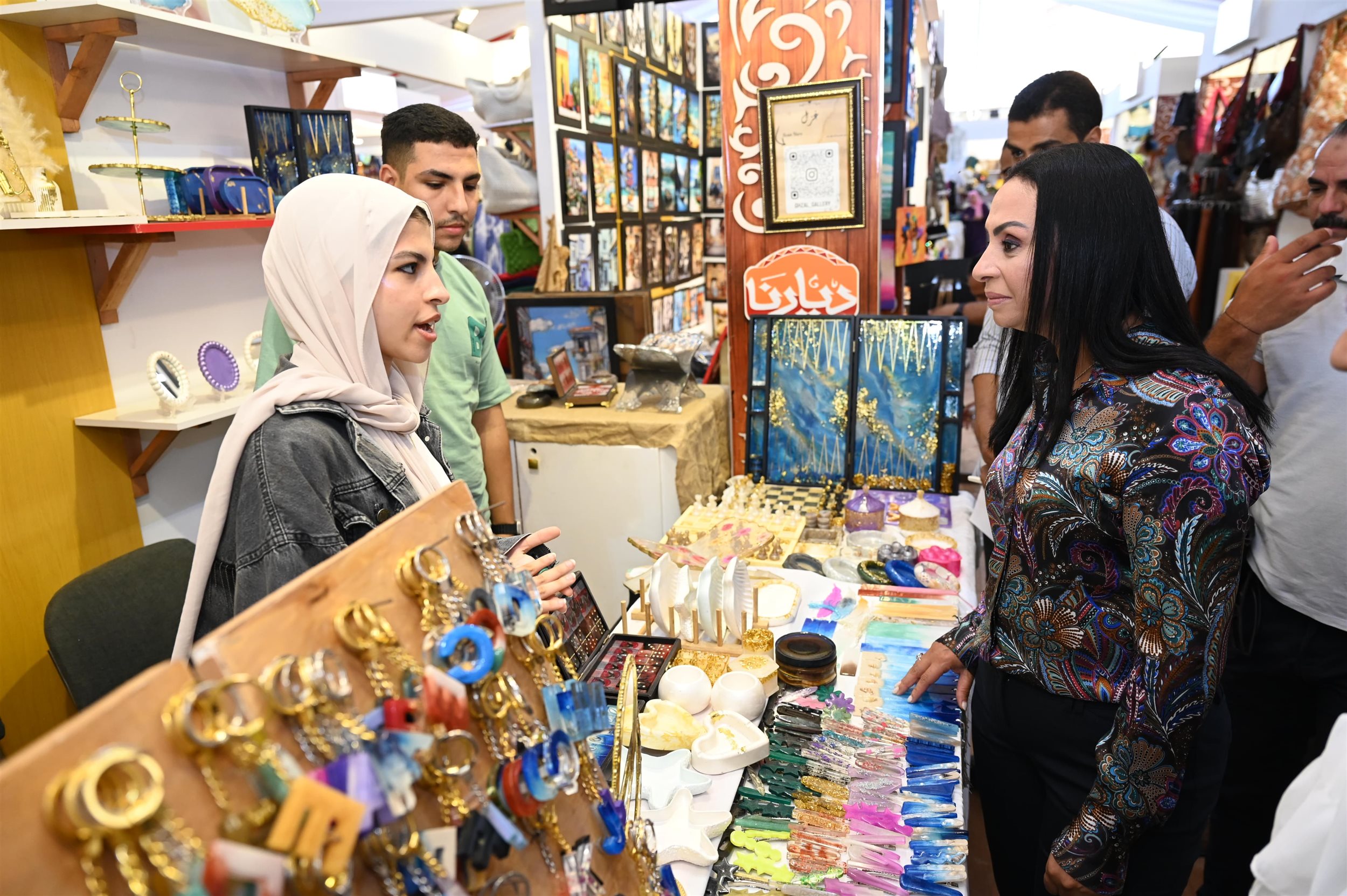 وزيرة التضامن تتفقد معرض ديارنا للحرف اليدوية