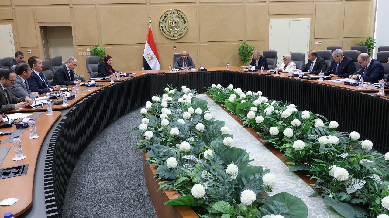وزير الكهرباء يجتمع برؤساء شركات توزيع الكهرباء