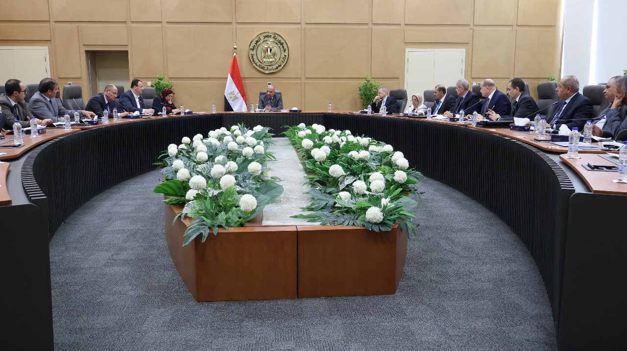 وزير الكهرباء يجتمع برؤساء شركات توزيع الكهرباء