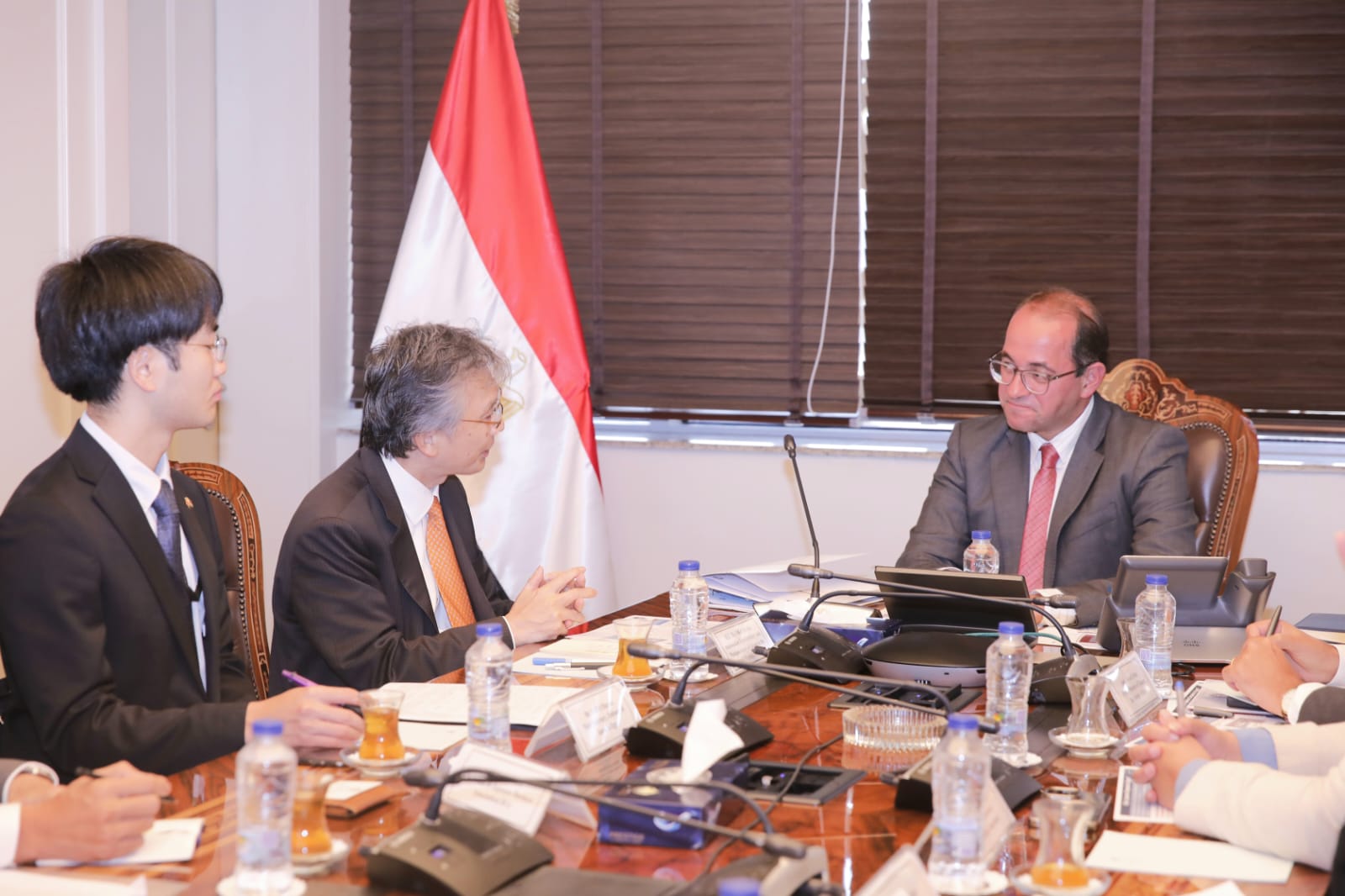 وزير المالية يلتقي اللسفير الياباني