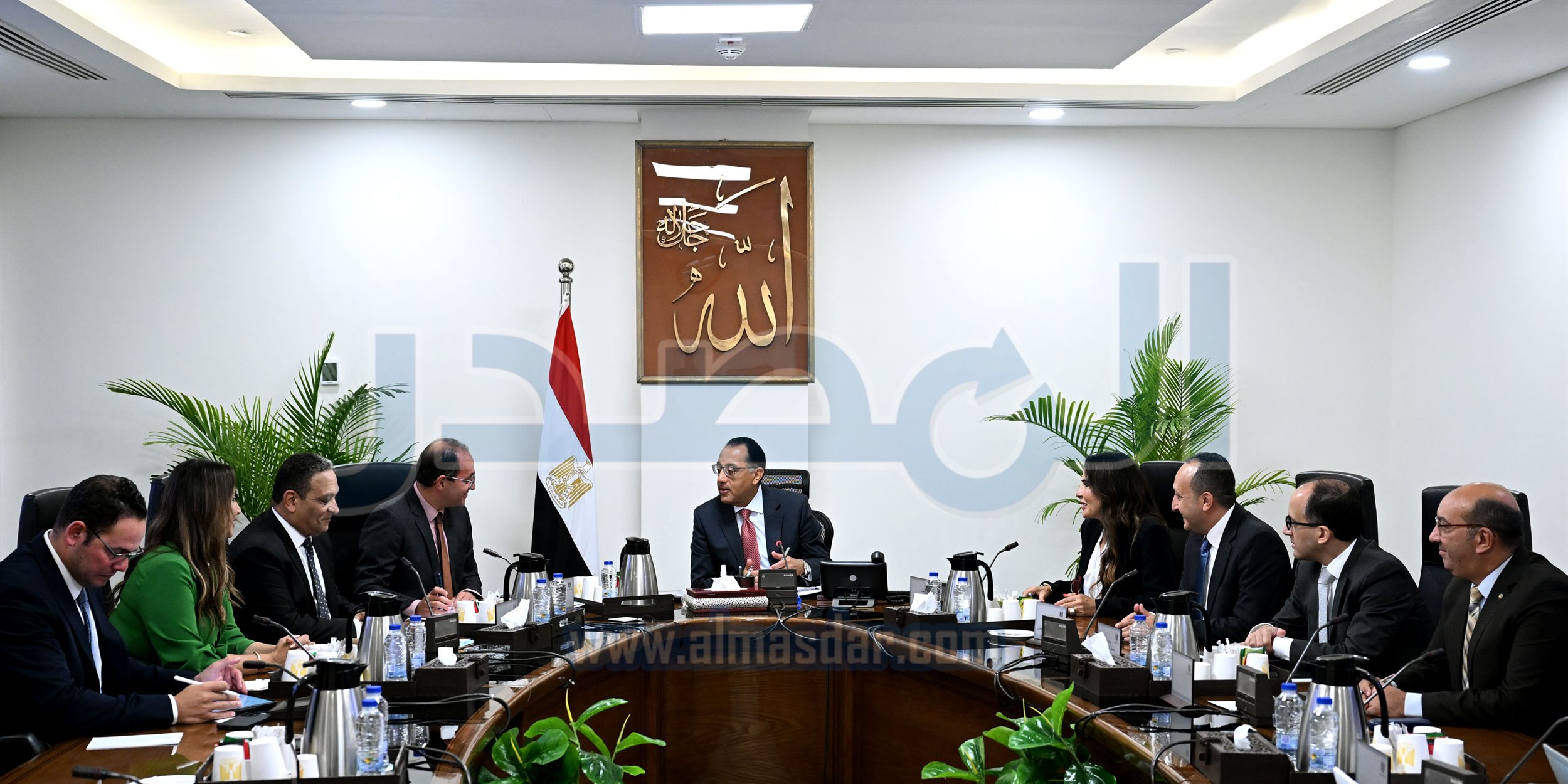 رئيس الوزراء في اجتماع مع وزير المالية