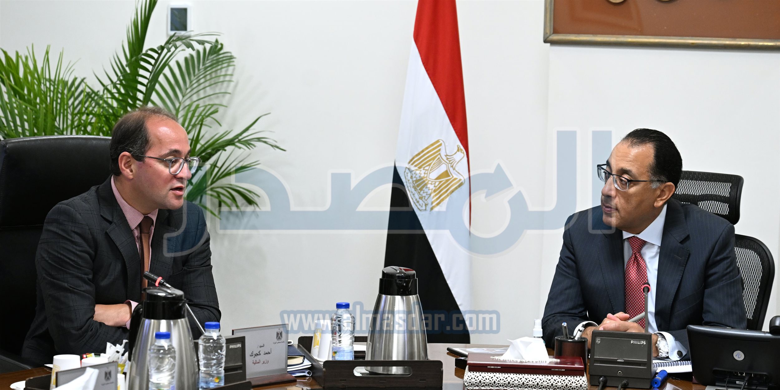 رئيس الوزراء في اجتماع مع وزير المالية