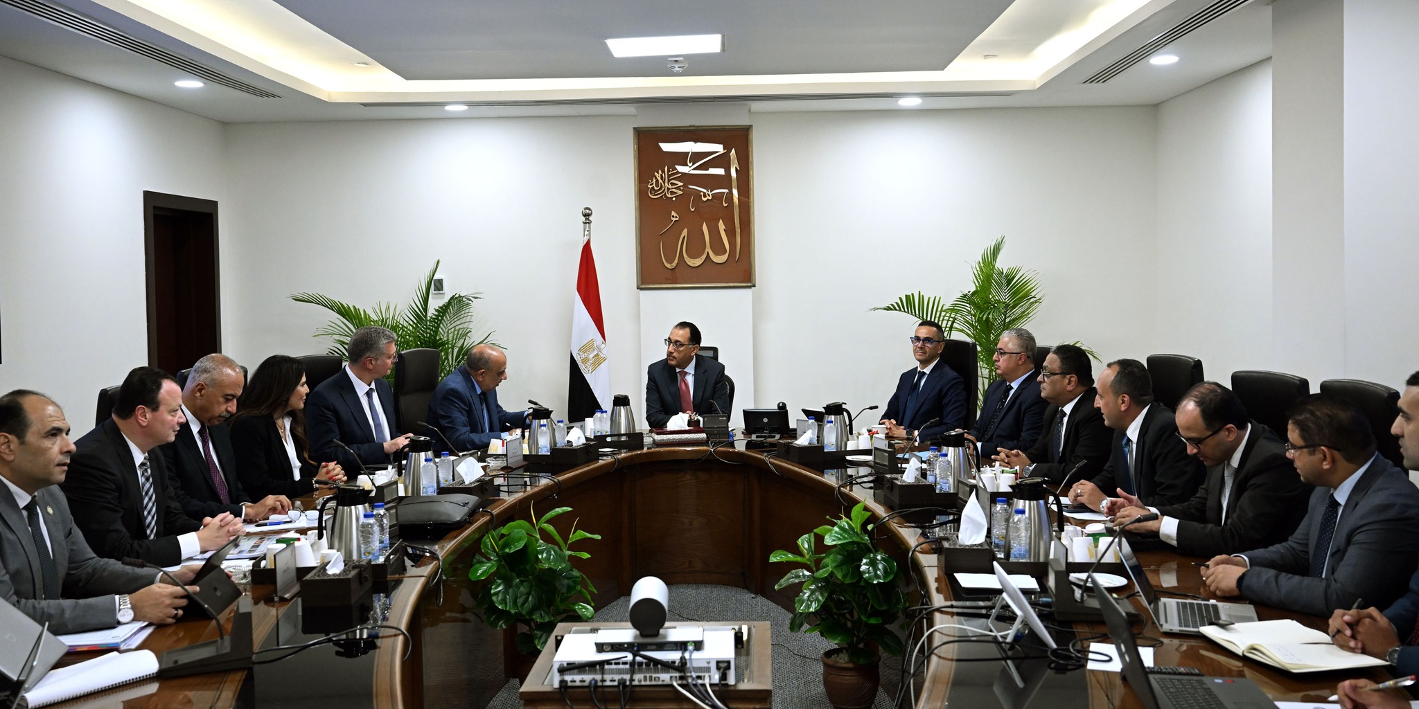 رئيس الوزراء يتابع موقف مشروعات الهيدروجين الأخضر