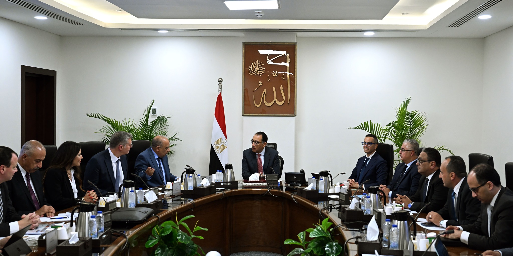 رئيس الوزراء يتابع موقف مشروعات الهيدروجين الأخضر