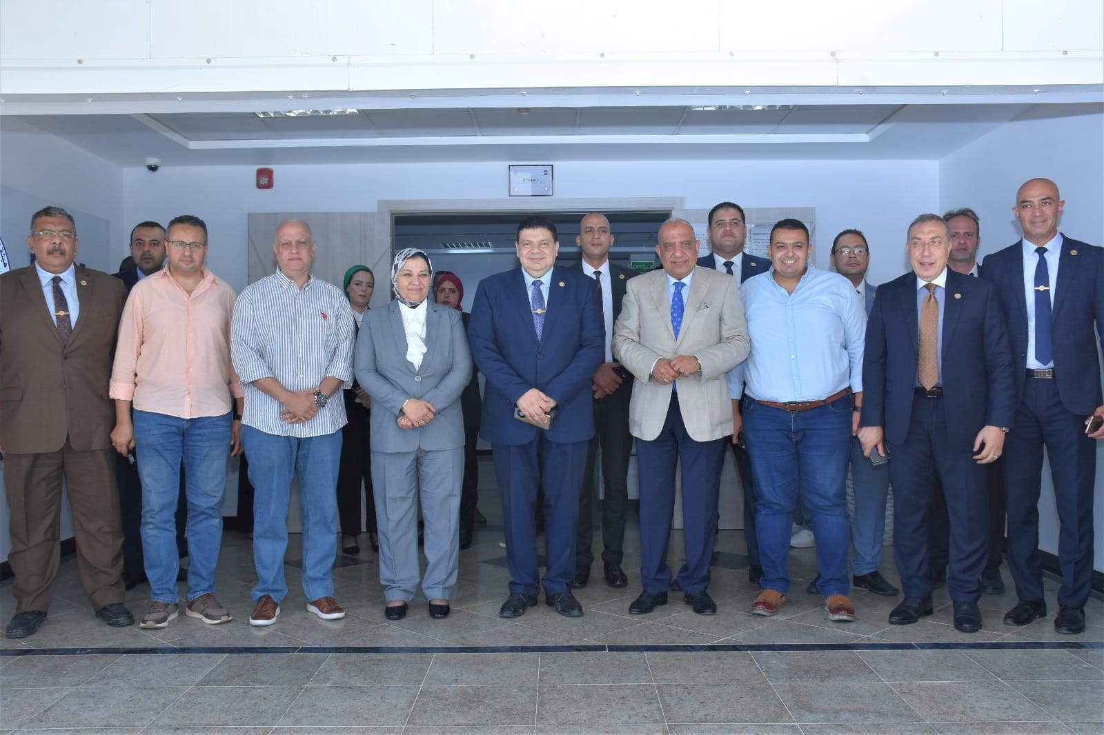 وزير الكهرباء يجتمع بقيادات هيئة المحطات النووية