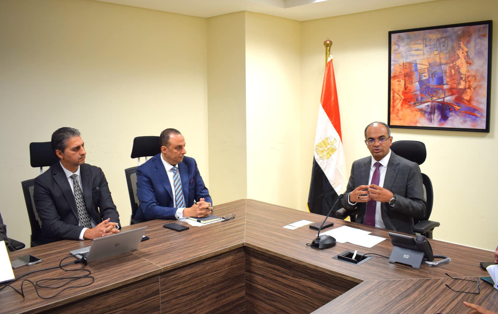 نائب وزير الإسكان يلتقي مسئولي شركة سيمنز العالمية