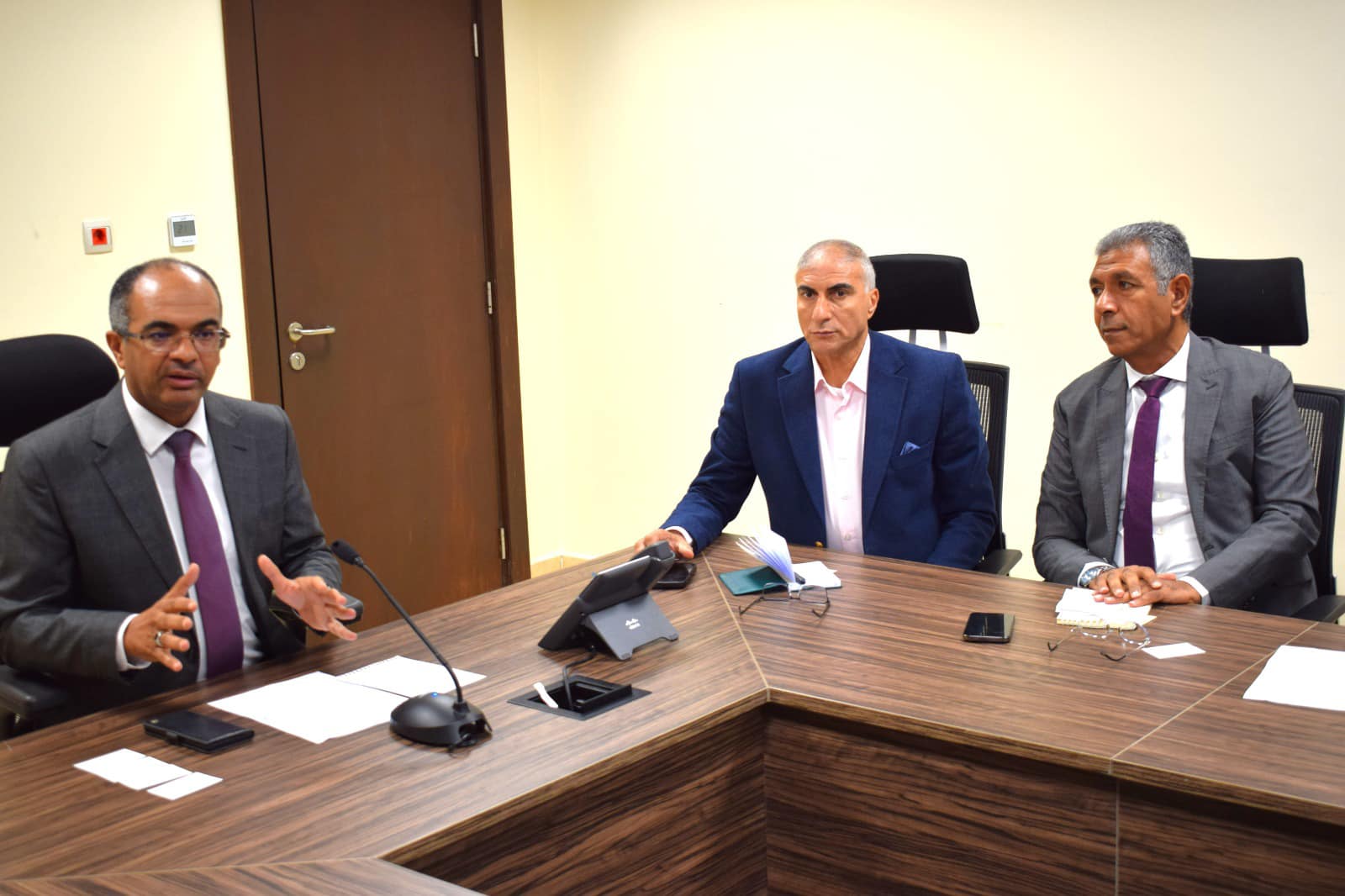 نائب وزير الإسكان يلتقي مسئولي شركة سيمنز العالمية