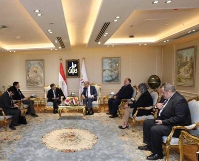 وزير الطيران المدني يستقبل السفير اليابانى