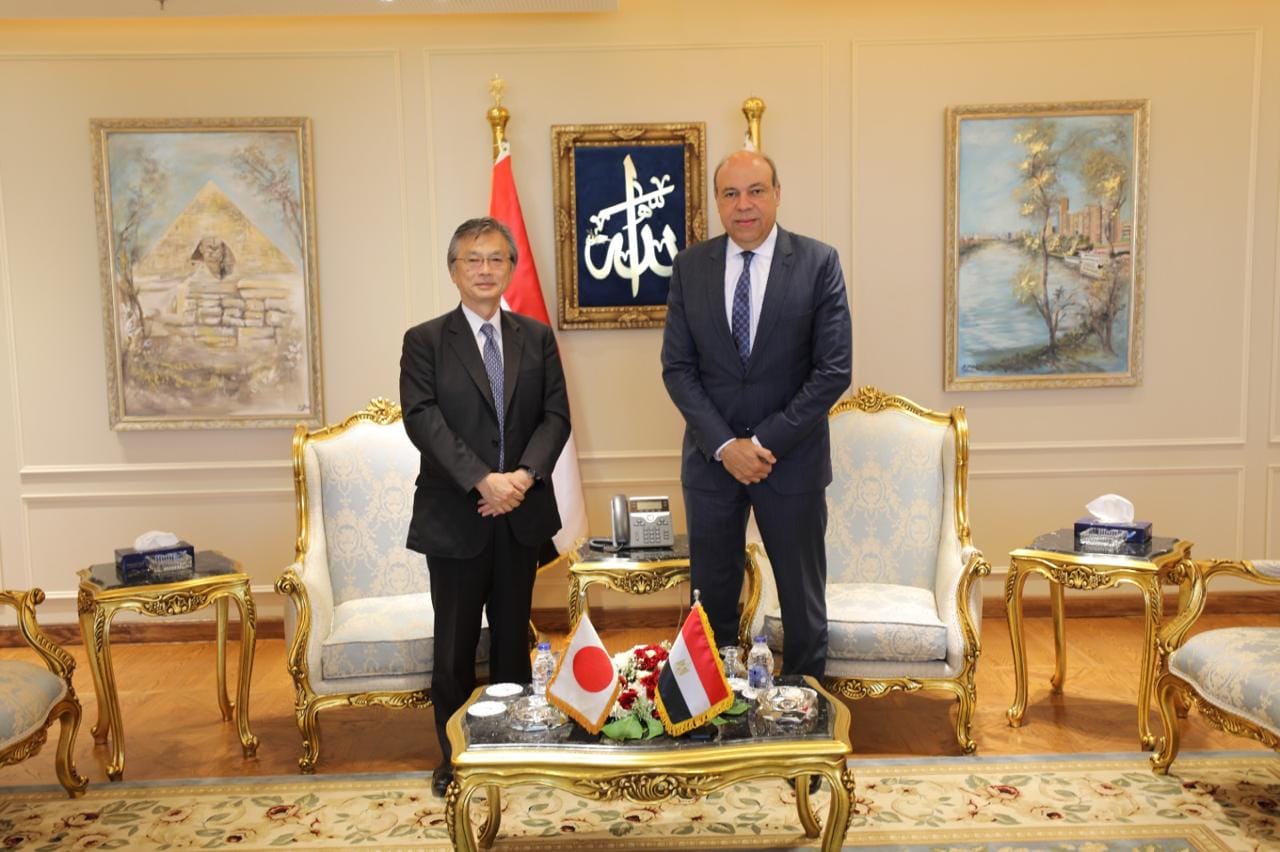 وزير الطيران المدني يستقبل السفير اليابانى