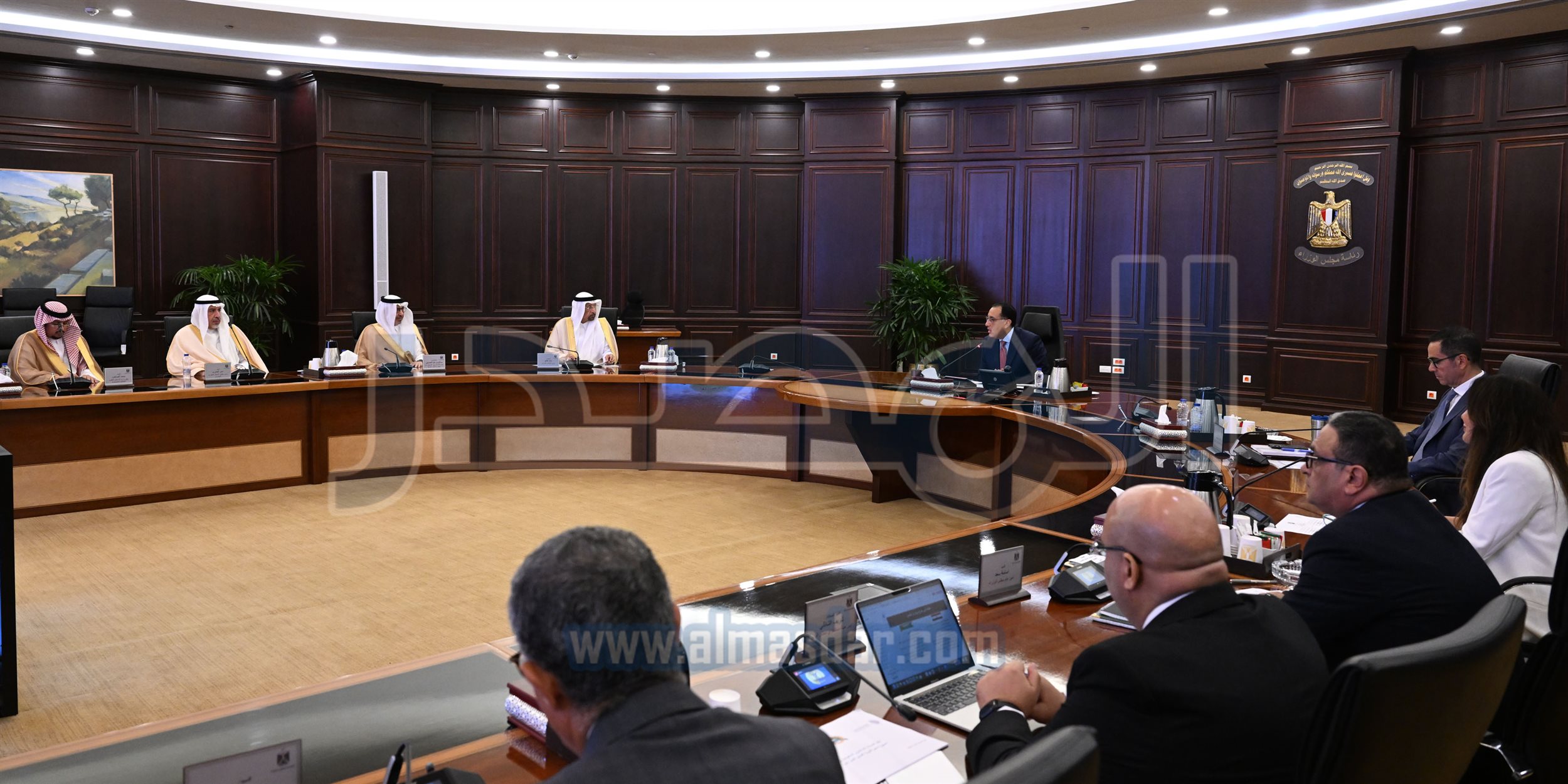 رئيس الوزراء في اجتماع مع وزير الاستثمار السعودي