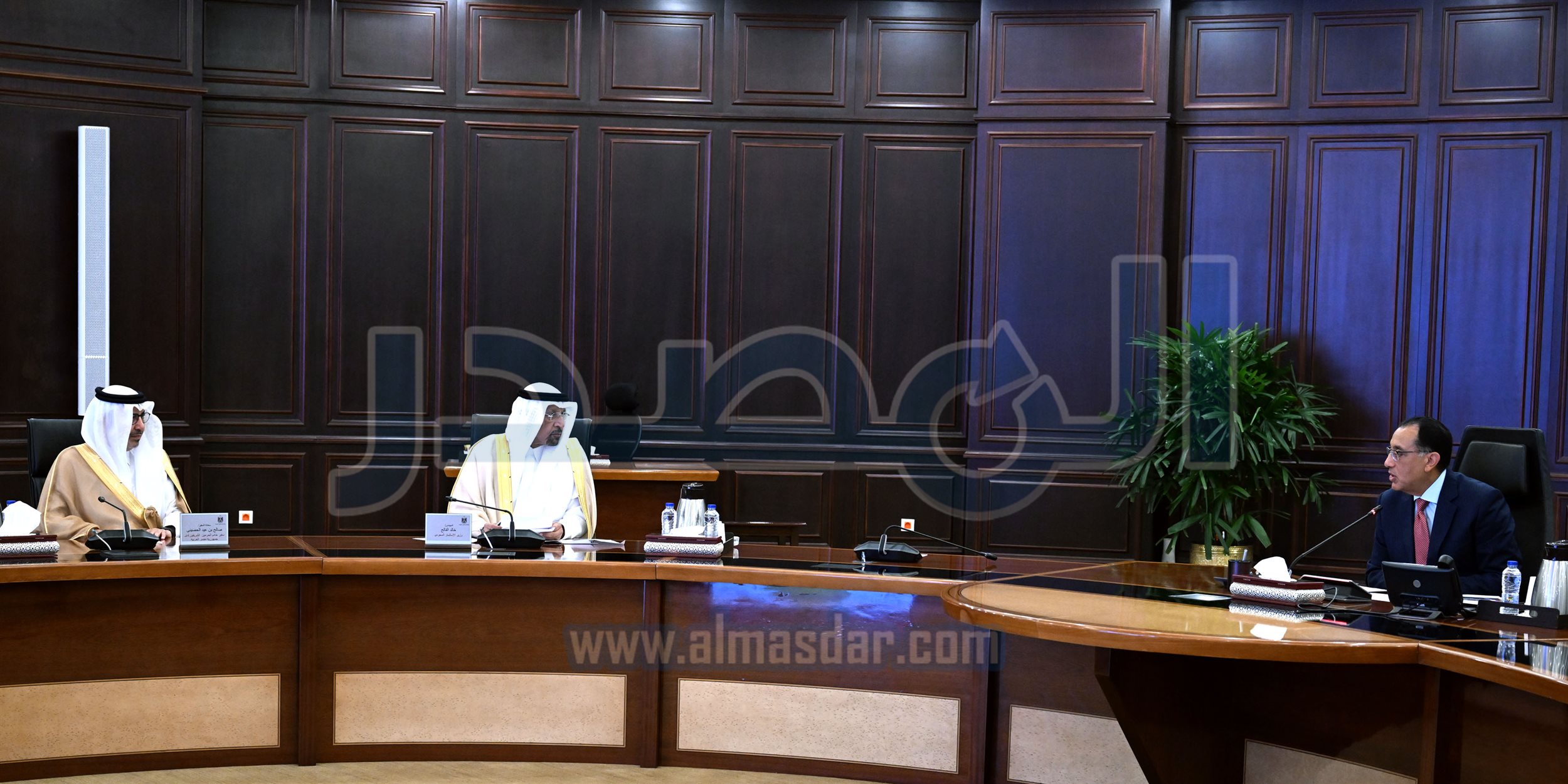 رئيس الوزراء في اجتماع مع وزير الاستثمار السعودي