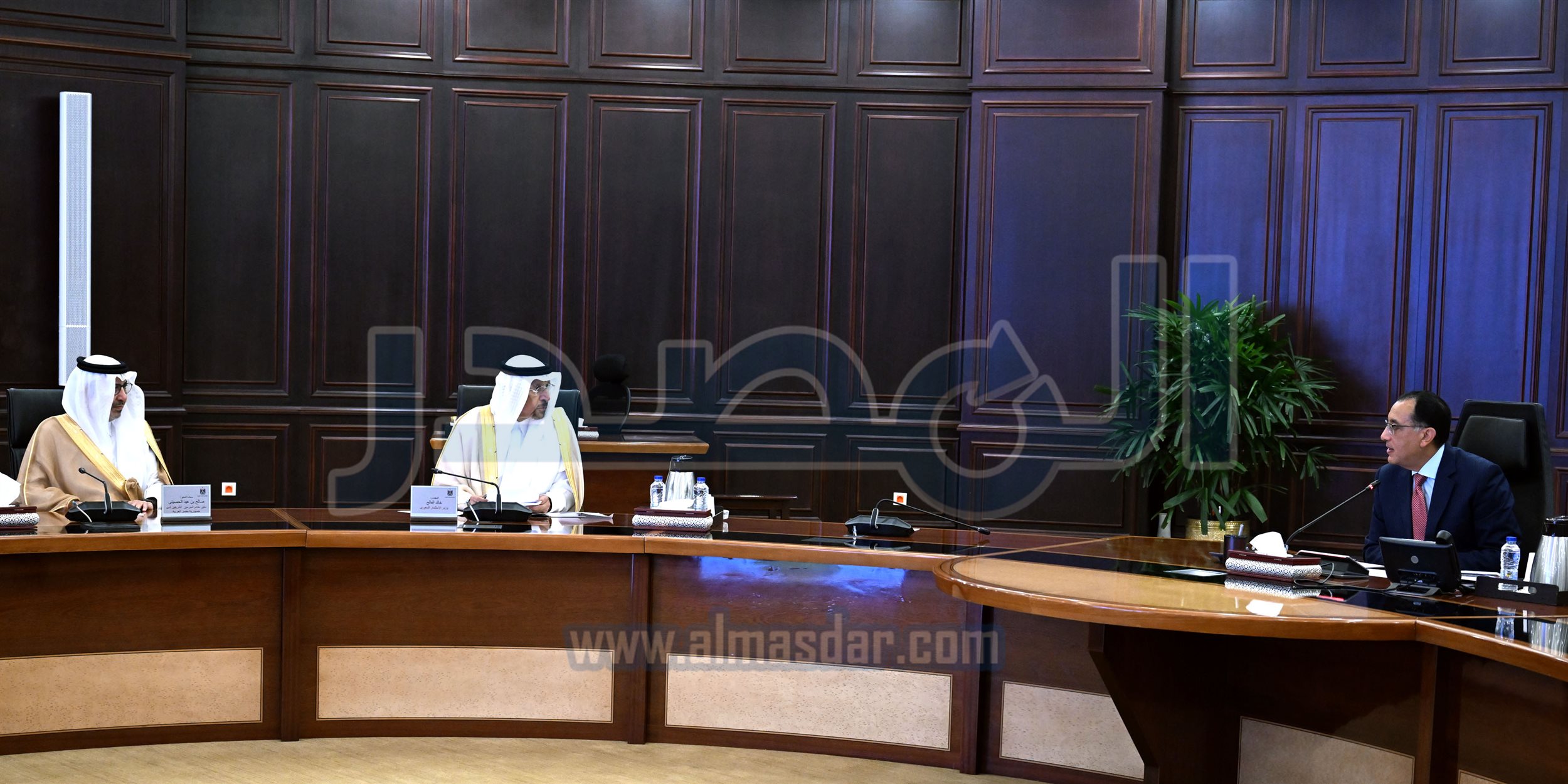 رئيس الوزراء في اجتماع مع وزير الاستثمار السعودي