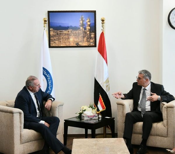 وزير البترول يلتقي وفد من شركة فالكو انرجى الامريكية
