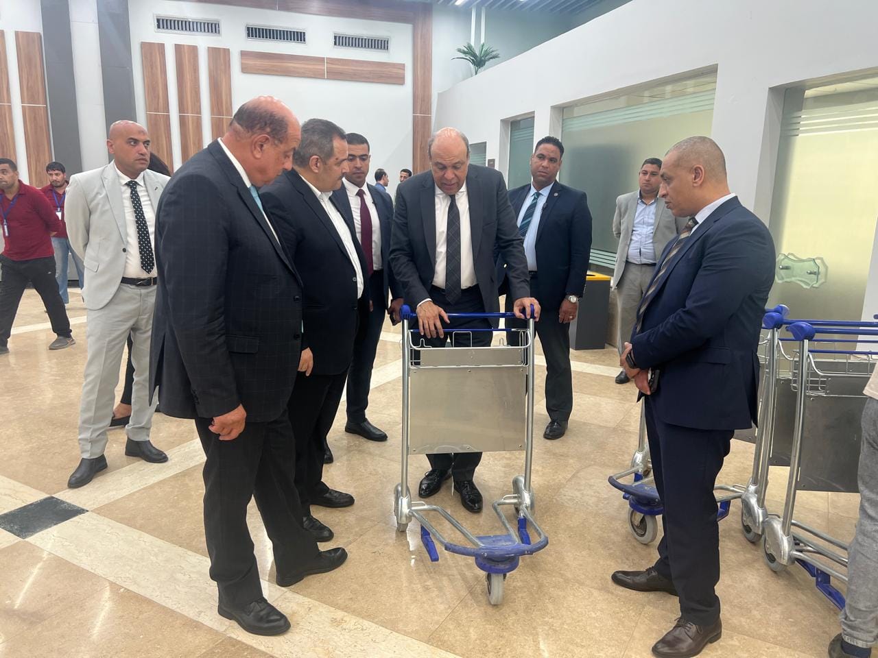 وزير الطيران المدنى يتفقد مطار العلمين الدولي