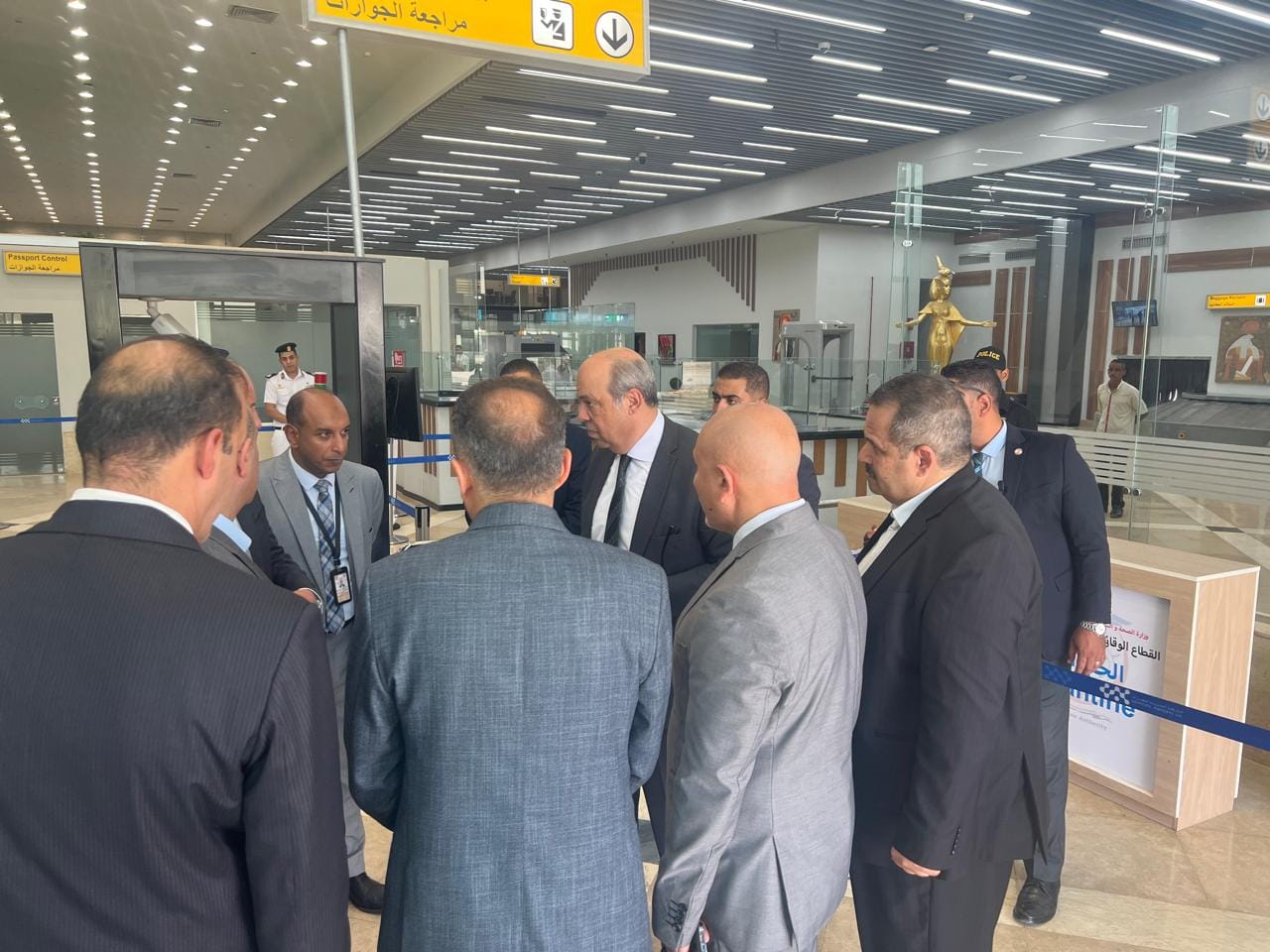 وزير الطيران المدنى يتفقد مطار العلمين الدولي
