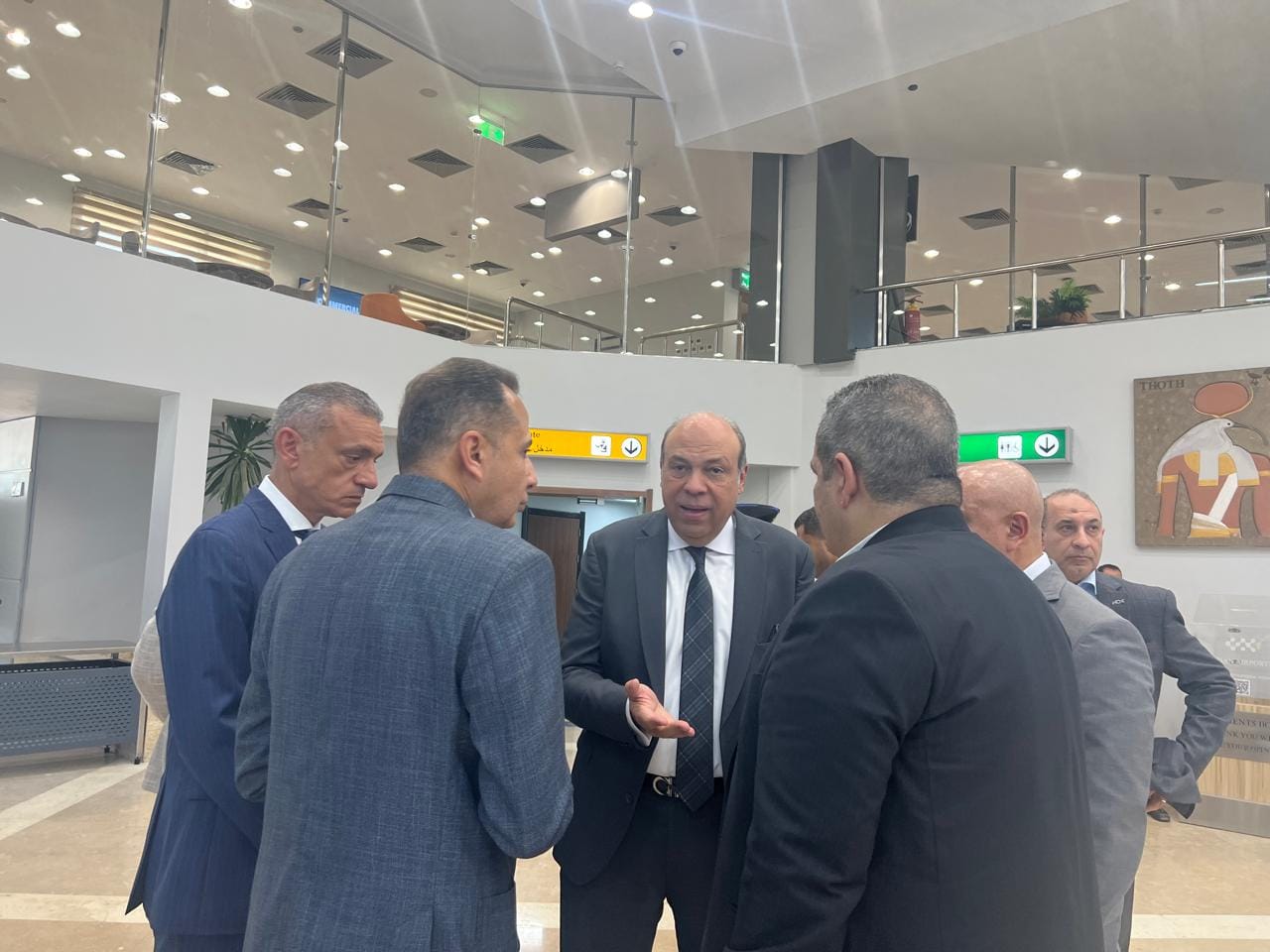 وزير الطيران المدنى يتفقد مطار العلمين الدولي