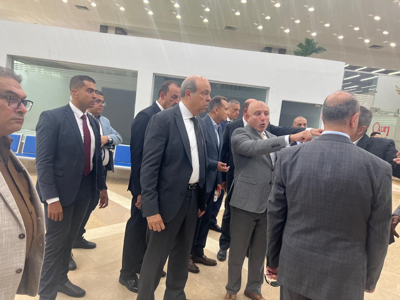 وزير الطيران المدنى يتفقد مطار العلمين الدولي