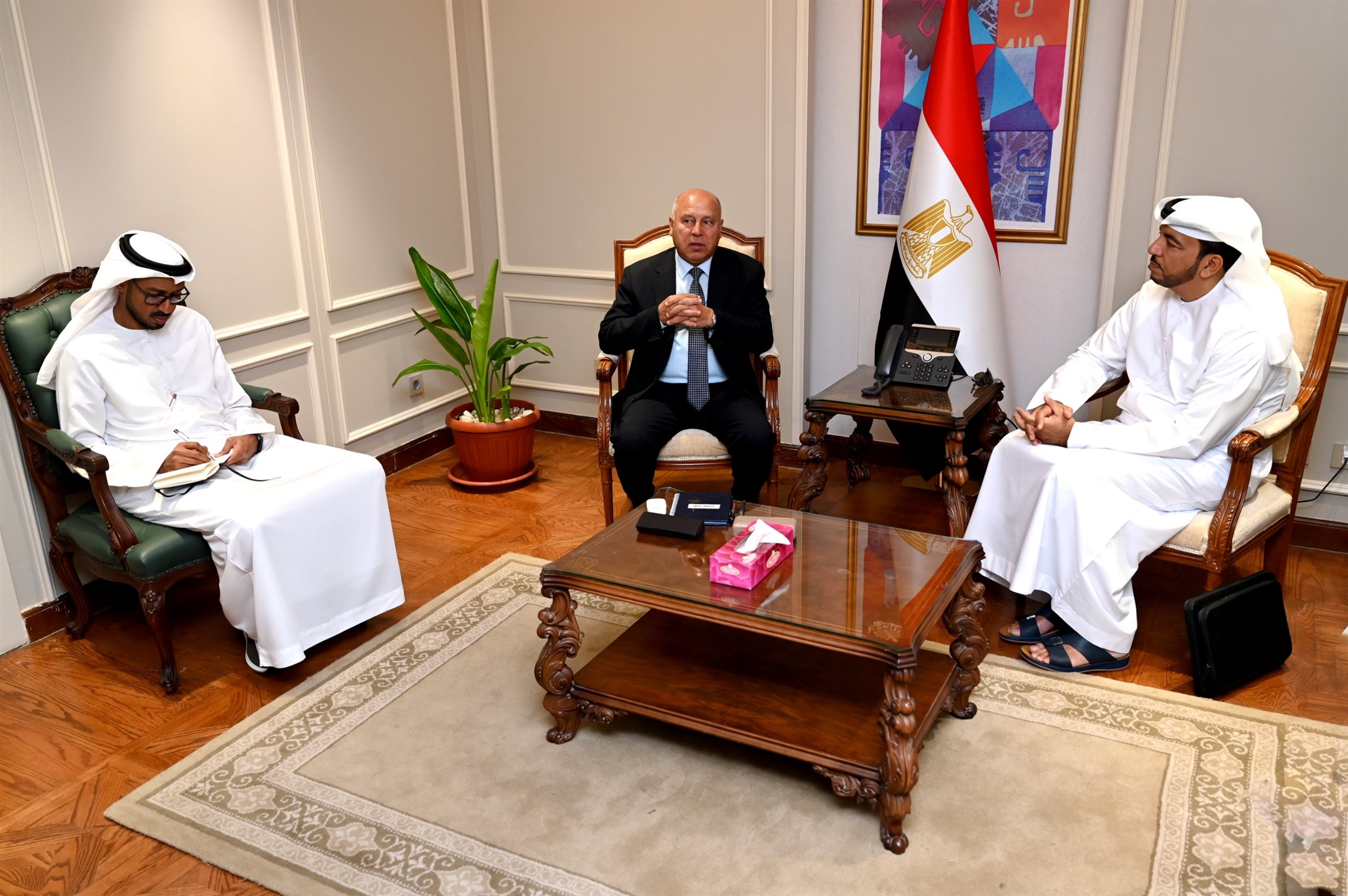 الوزير يلتقي وفد وزارة الصناعة والتكنولوجيا المتقدمة الإماراتية