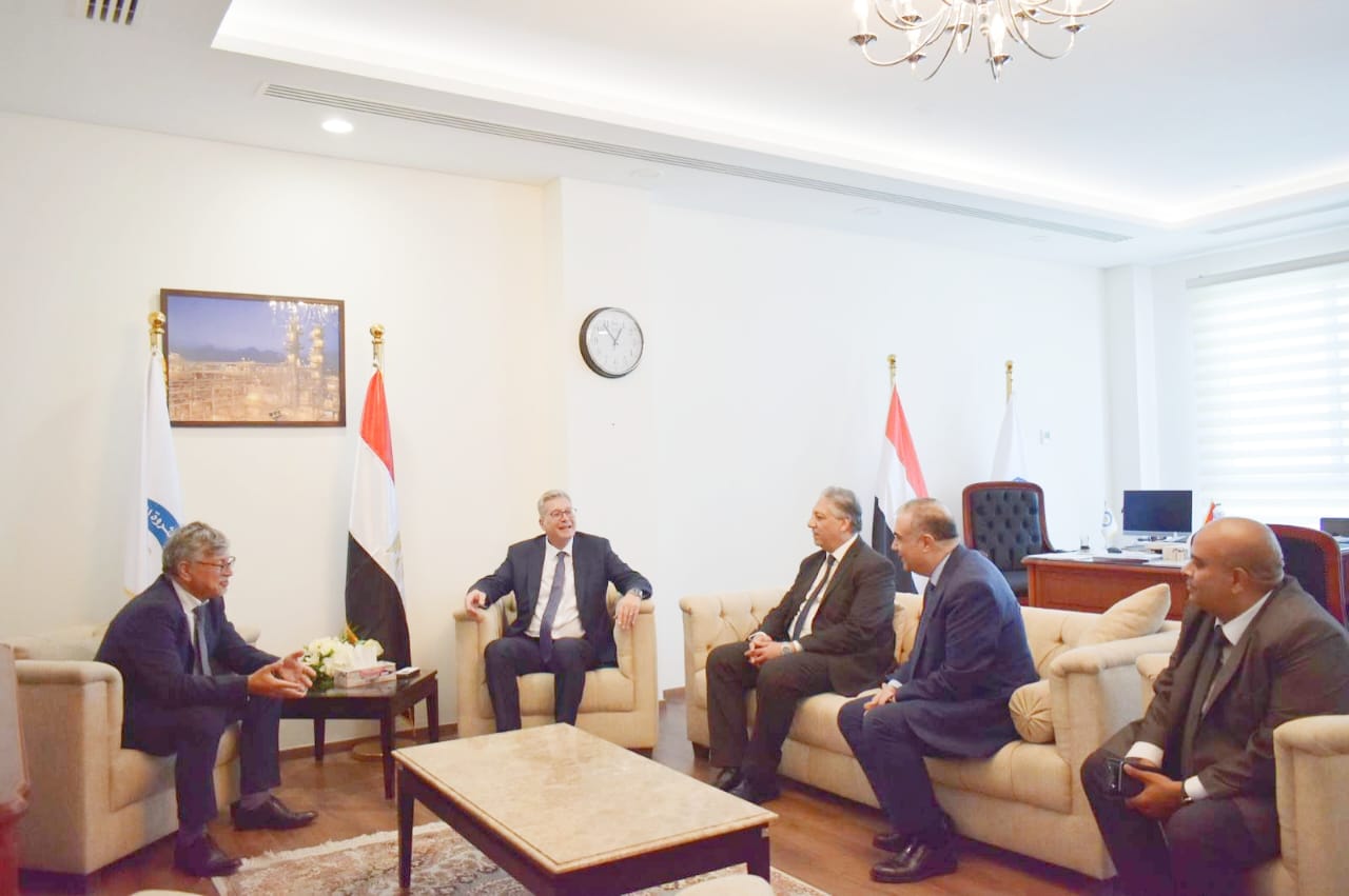 وزير البترول يستقبل المدير الإقليمي لشركة إنرجين اليونانية
