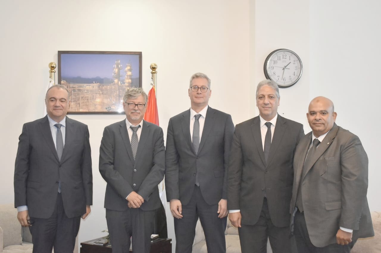 وزير البترول يستقبل المدير الإقليمي لشركة إنرجين اليونانية