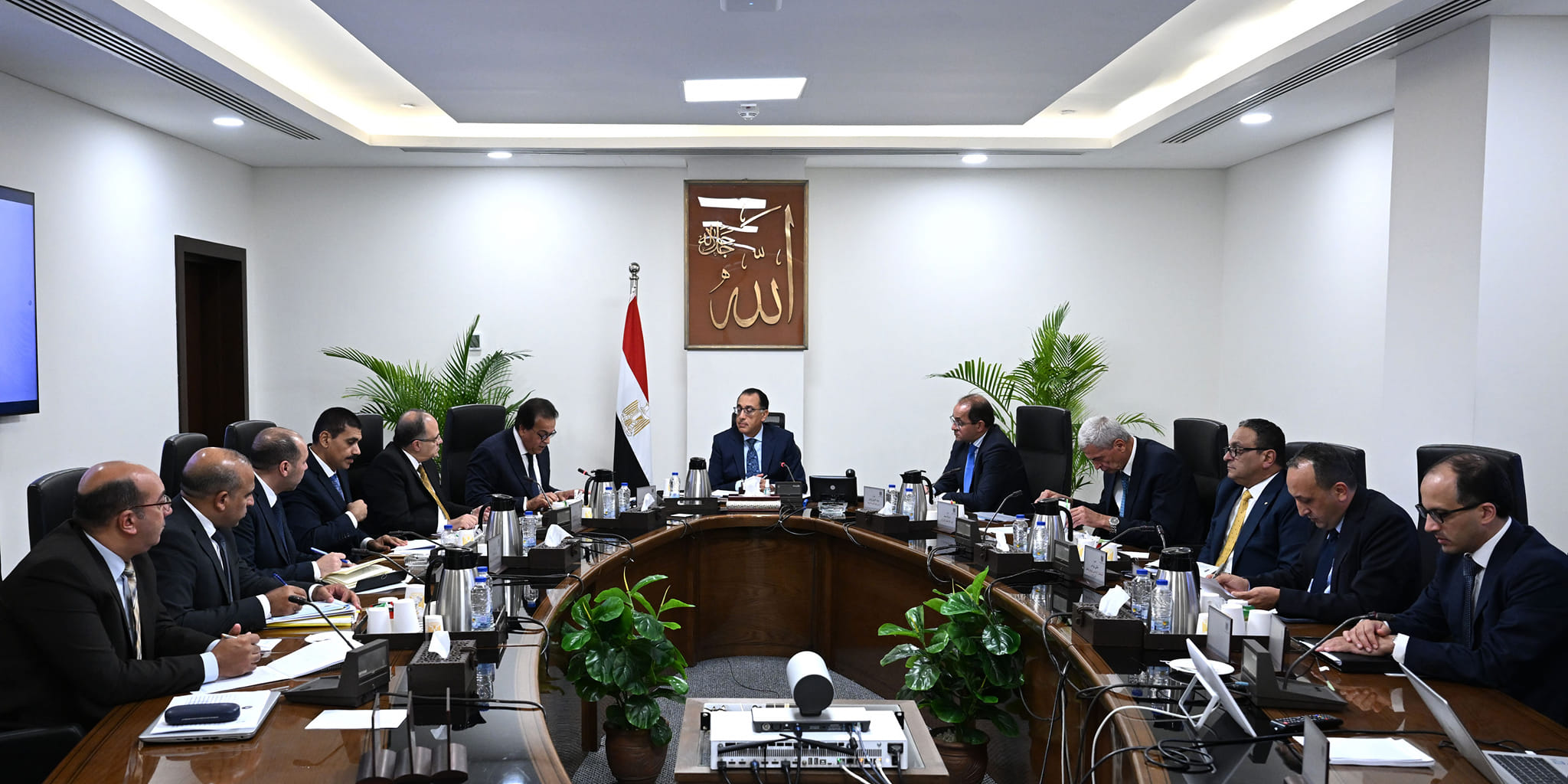 رئيس الوزراء يتابع جهود توفير الأدوية