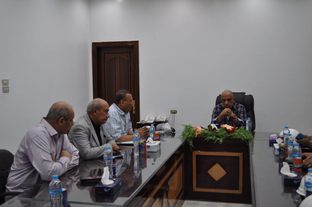 وزير الكهرباء يتفقد محطة توليد كهرباء السد العالي