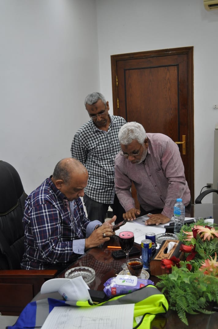 وزير الكهرباء يتفقد محطة توليد كهرباء السد العالي