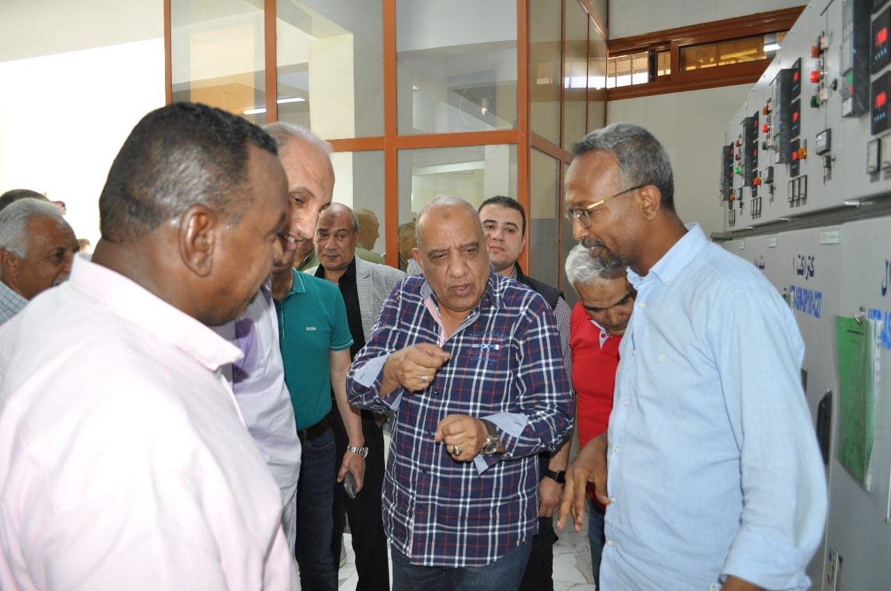 وزير الكهرباء يتفقد شركة مصر العليا لتوزيع الكهرباء
