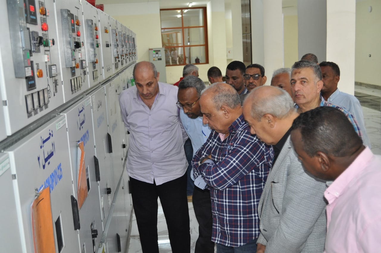 وزير الكهرباء يتفقد شركة مصر العليا لتوزيع الكهرباء