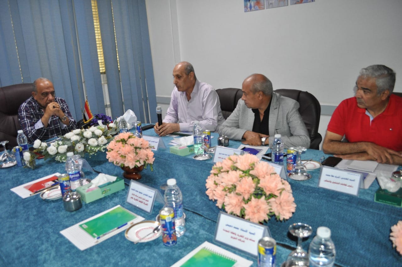وزير الكهرباء يتفقد شركة مصر العليا لتوزيع الكهرباء