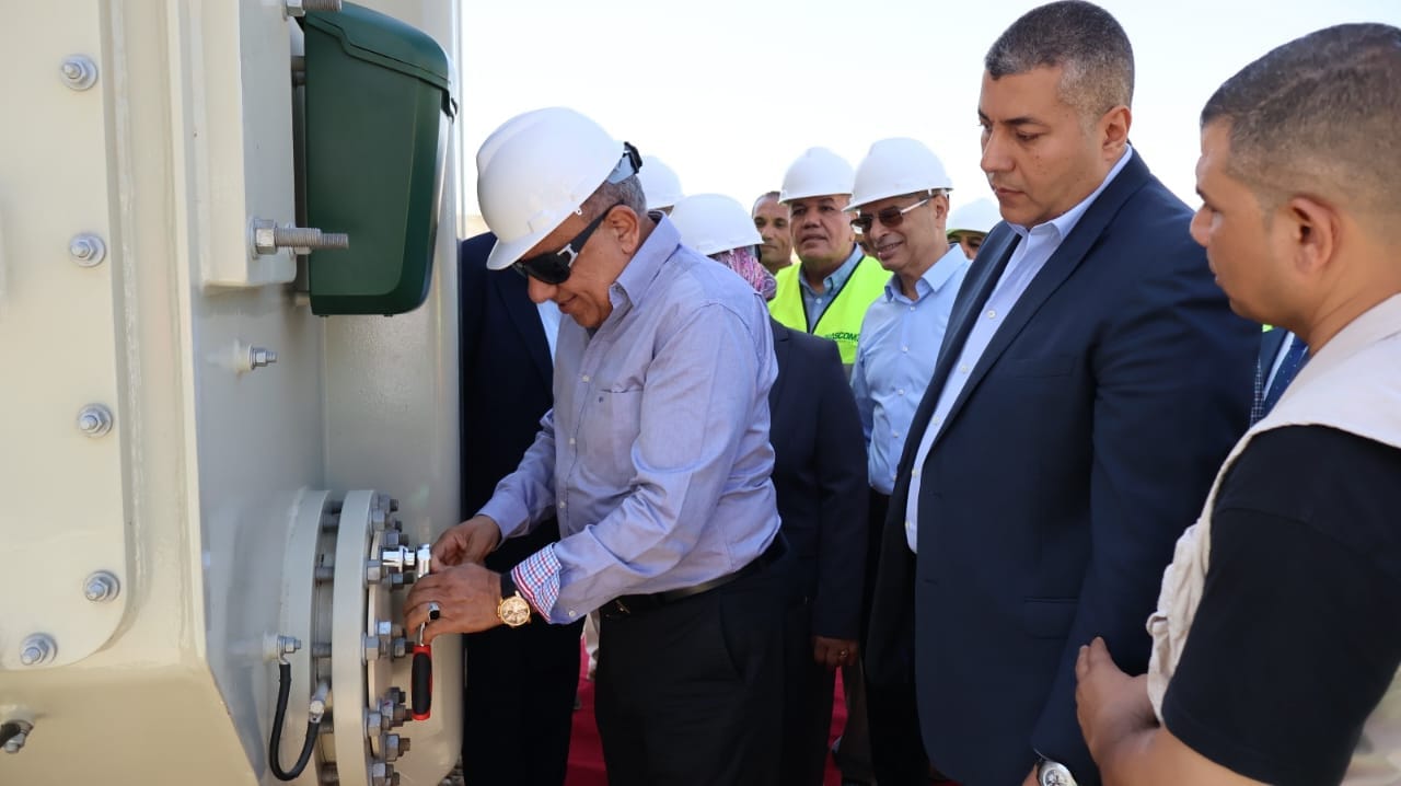 عصمت يتفقد محطة الربط المصرى السعودى بمدينة بدر