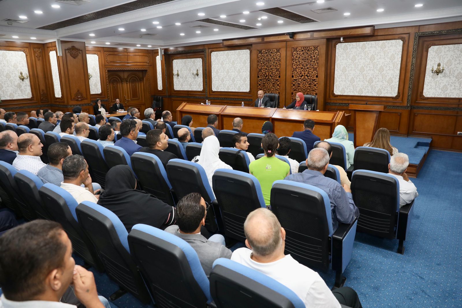 الوزير يواصل لقاءاته الأسبوعية مع المستثمرين والمصنعين