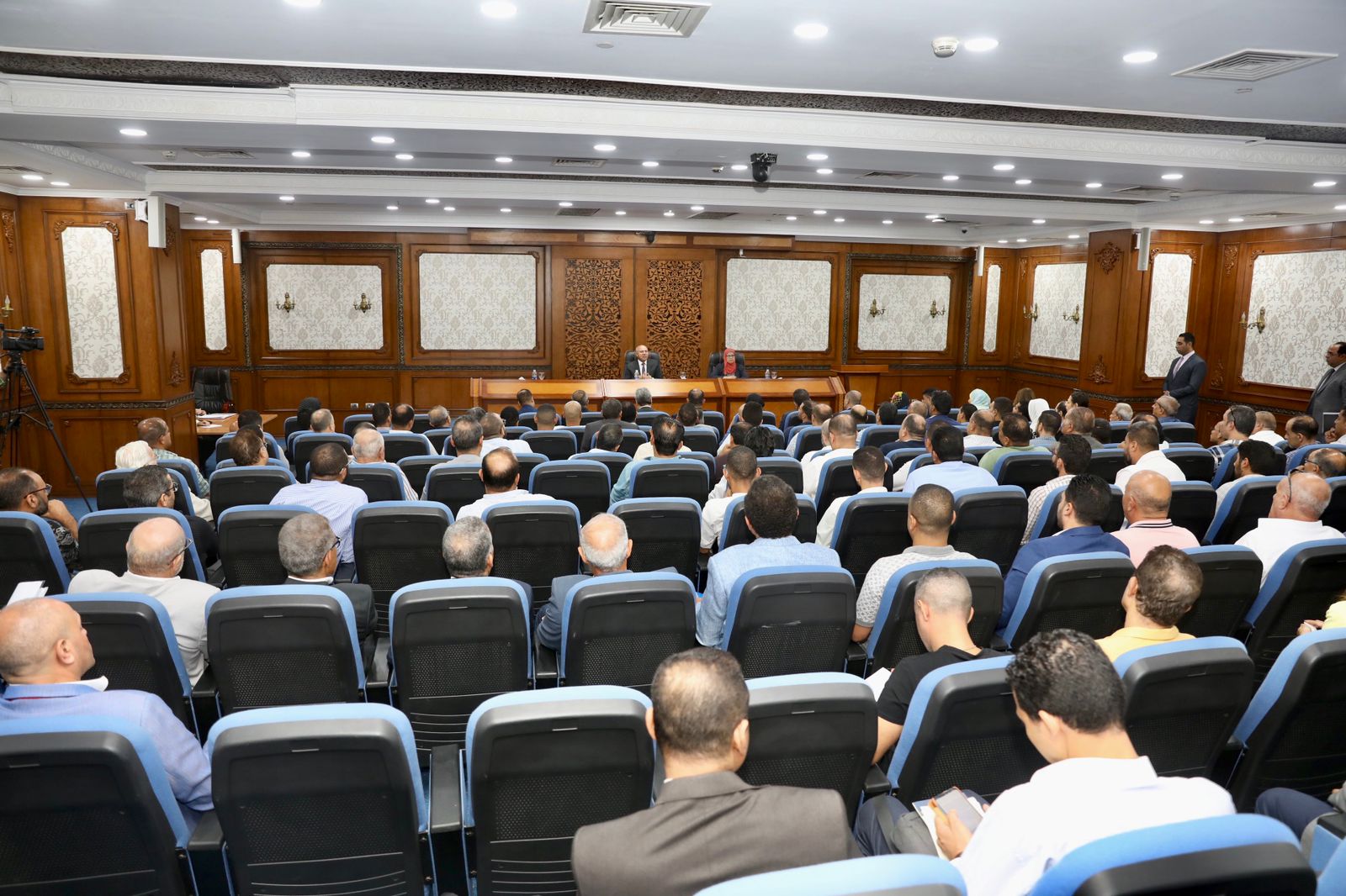 الوزير يواصل لقاءاته الأسبوعية مع المستثمرين والمصنعين