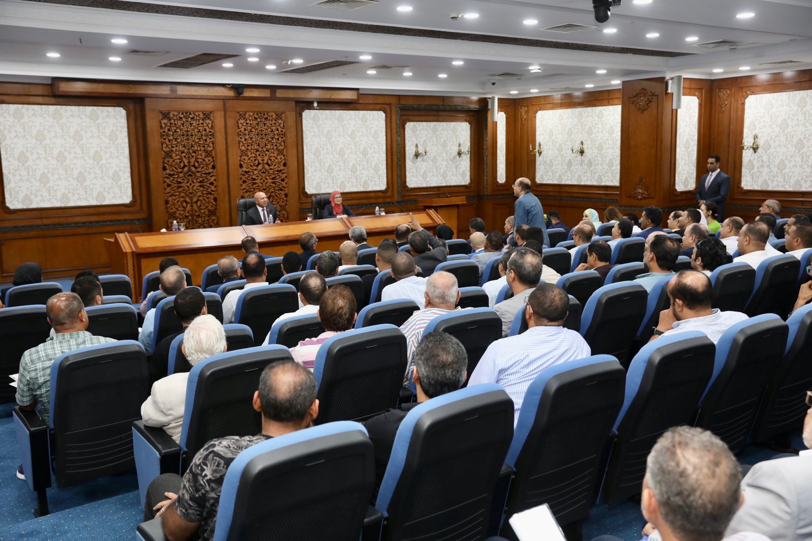 الوزير يواصل لقاءاته الأسبوعية مع المستثمرين والمصنعين