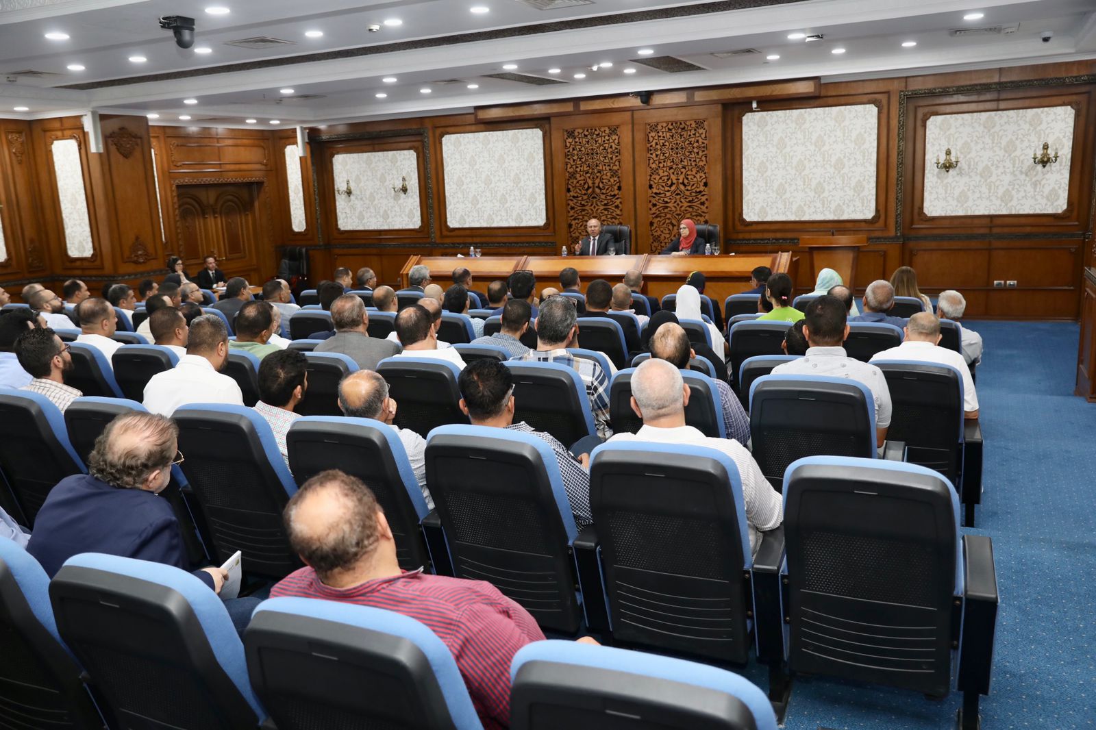 الوزير يواصل لقاءاته الأسبوعية مع المستثمرين والمصنعين