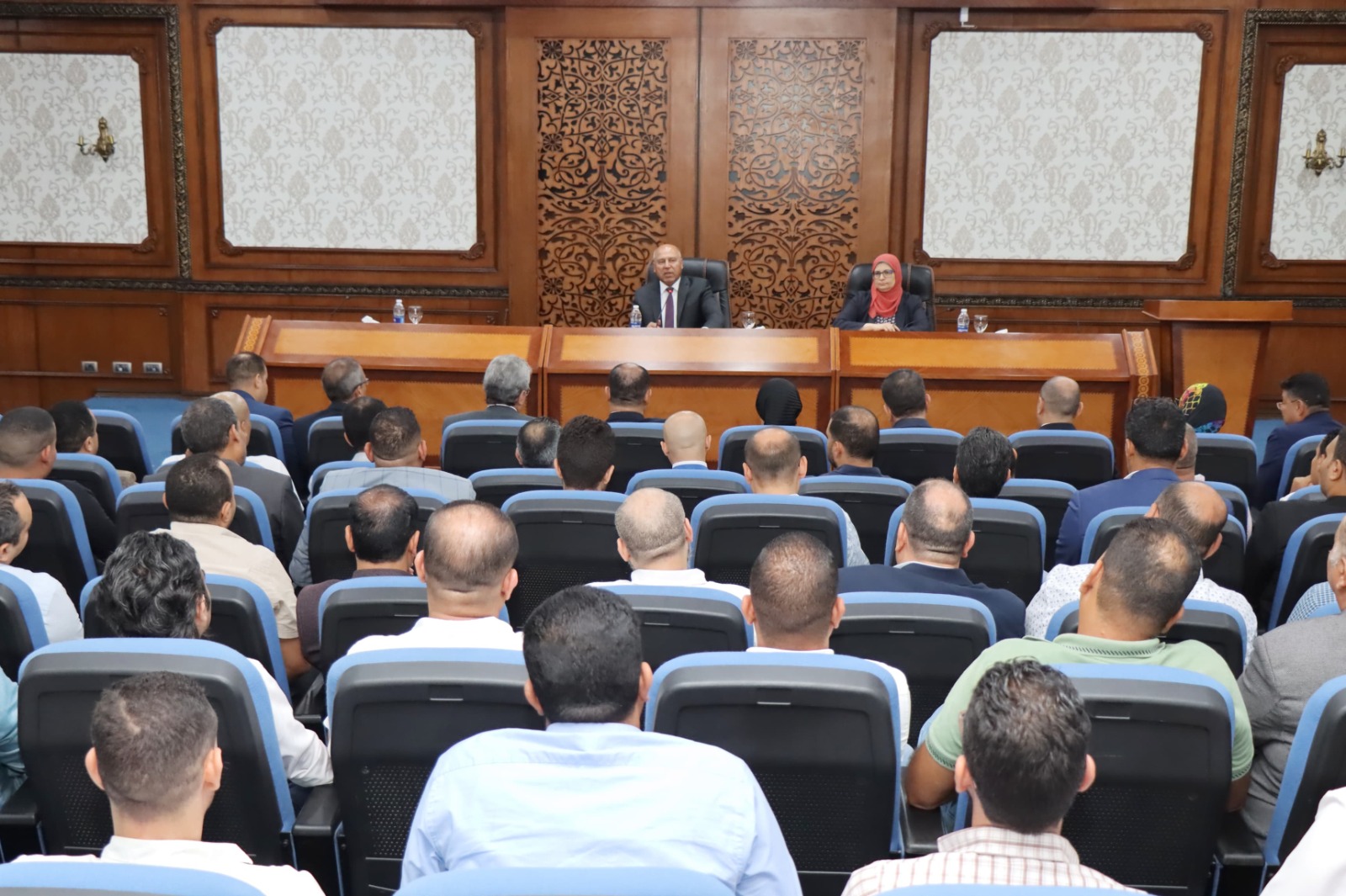 الوزير يواصل لقاءاته الأسبوعية مع المستثمرين والمصنعين