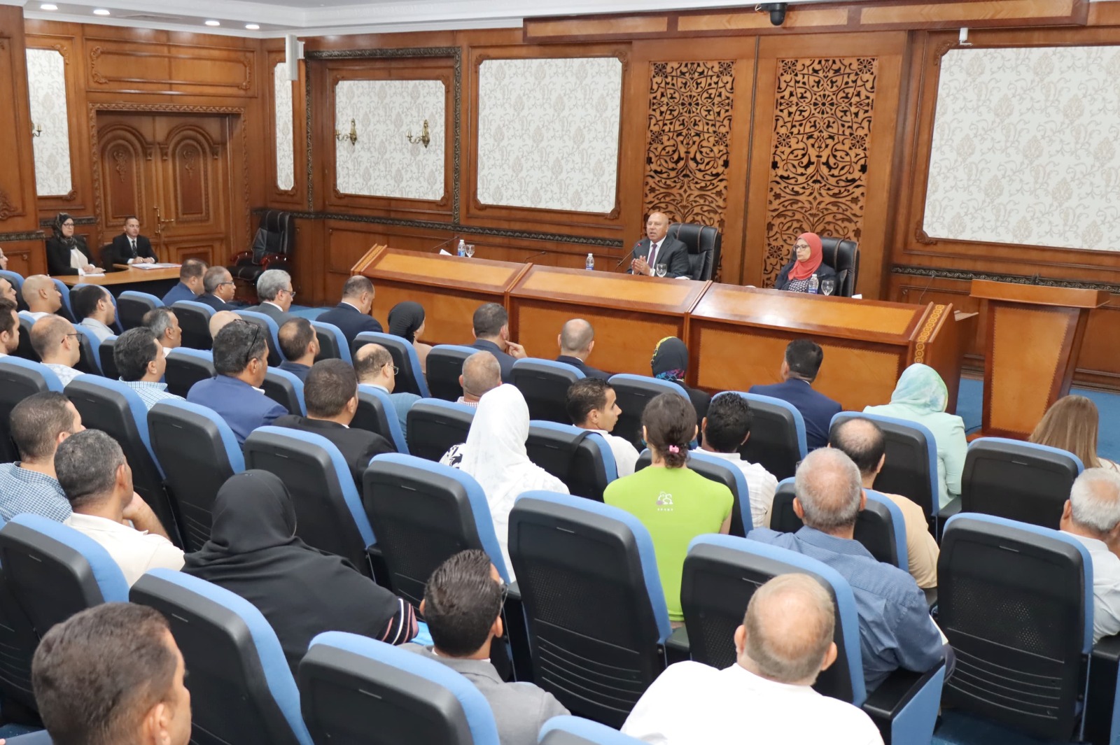 الوزير يواصل لقاءاته الأسبوعية مع المستثمرين والمصنعين