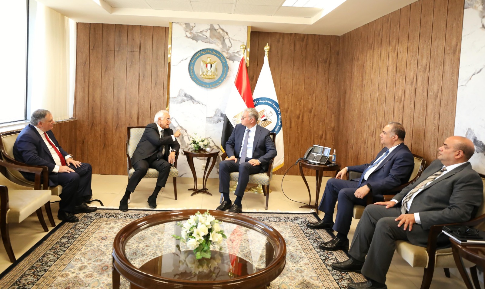 زير البترول يستقبل رئيس مجموعة كوبيلوزوس اليونانية
