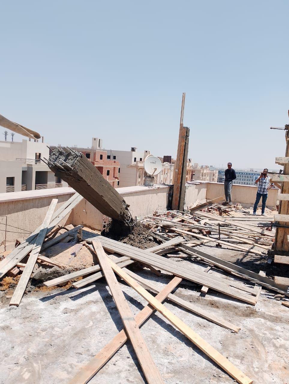 إزالة مخالفات بناء وغلق أنشطة مخالفة بمدينة القاهرة الجديدة