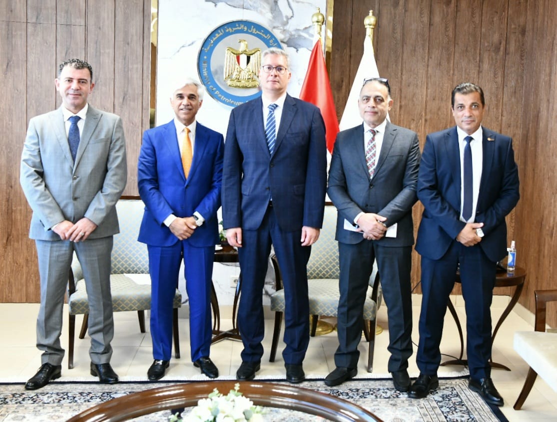 وزير البترول يلتقي رئيس مجلس إدارة شركة ابيك